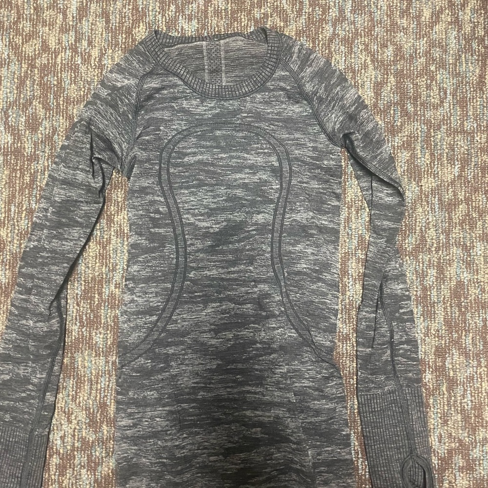 Lululemon long sleeve. Great condition
